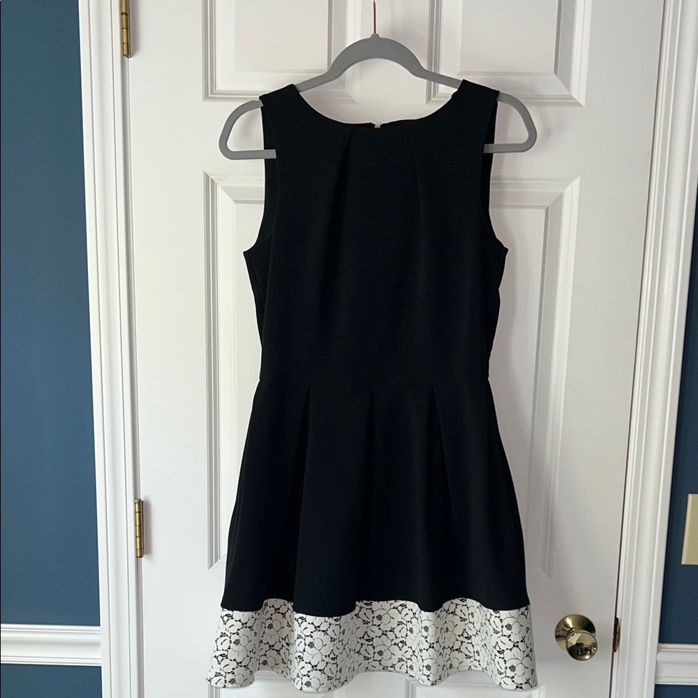 Closet London - Black and White Sleeveless Dress with lace hem detail & pockets